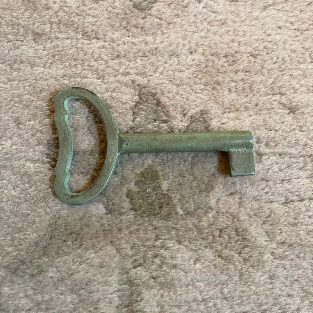 Pottery Barn set of 7 Vintage Decorative Skeleton Keys